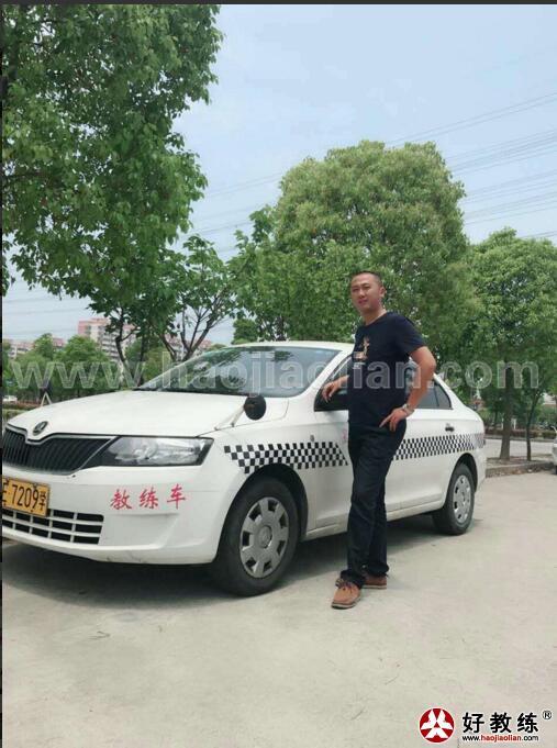上海驾校教练周峰的照片