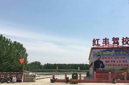 tS{У