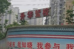 A{У
