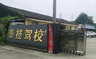 ̩̩{У