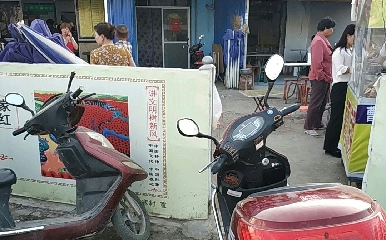 A{У