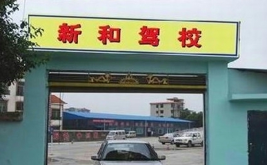 º{У