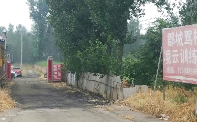 {У