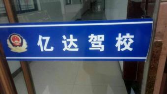 찲У