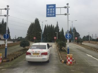 츮У
