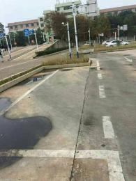 跢У