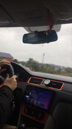 跢У