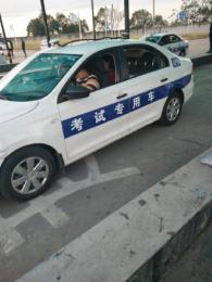 跢У