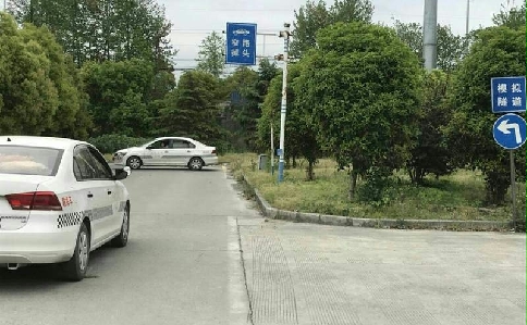 ԶУҳ̨ԶУӭ