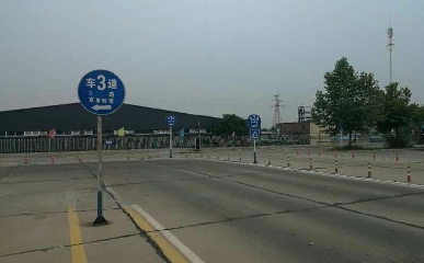 Ϫ